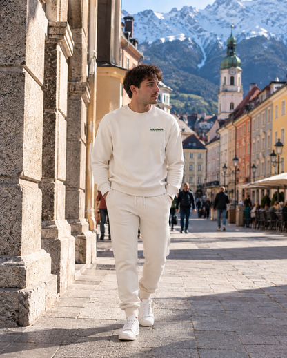 Alpine Outfit getragen von einem Mann in der Altstadt von Innsbruck