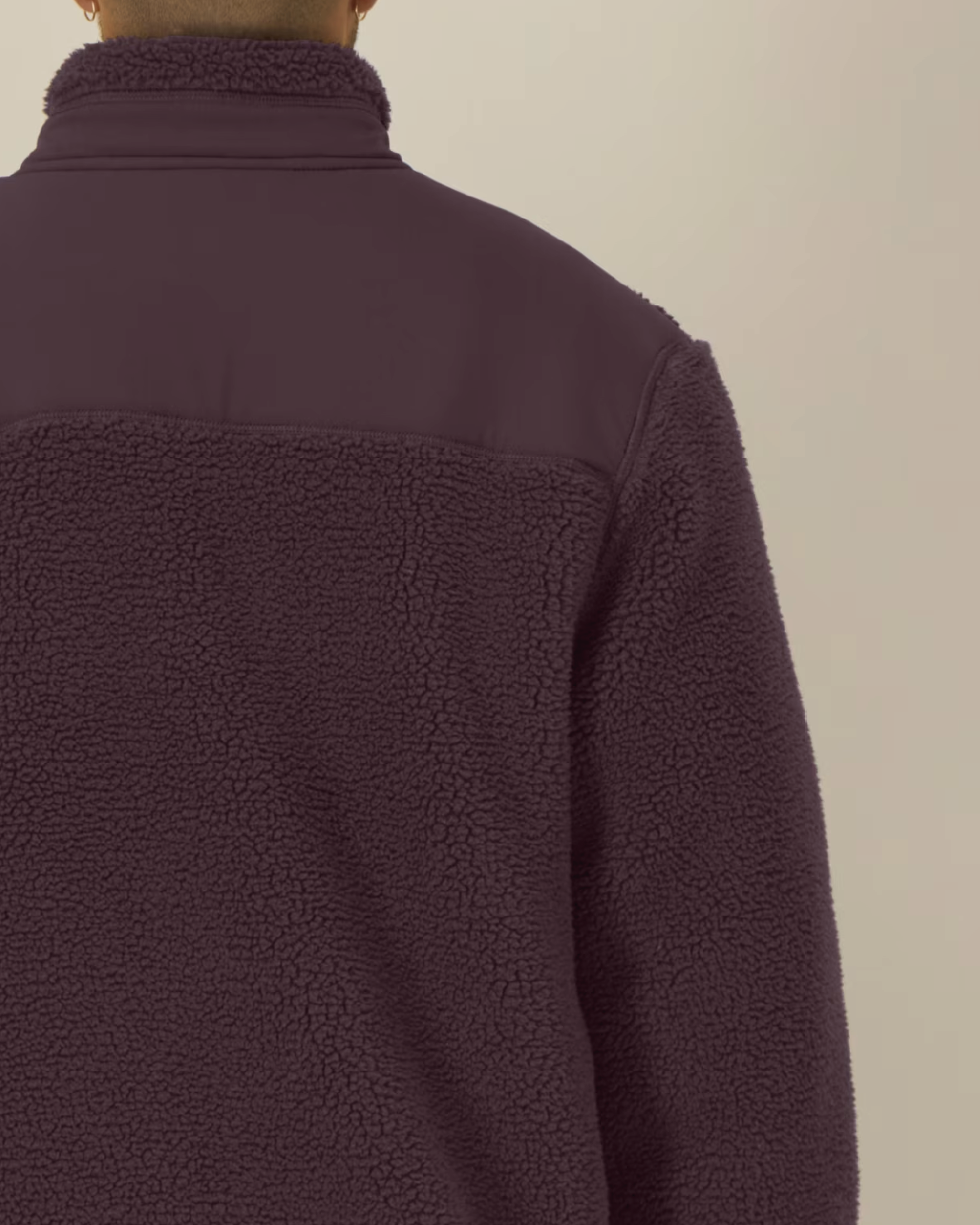 Rote Fleecjacke von Vicona von hinten