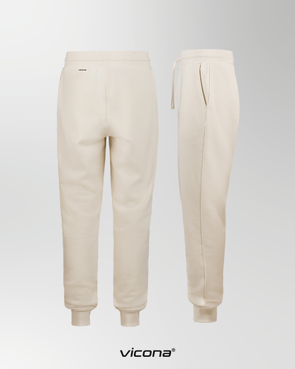 Jogginghose aus Baumwolle von der Seite und von hinten. Farbe beige