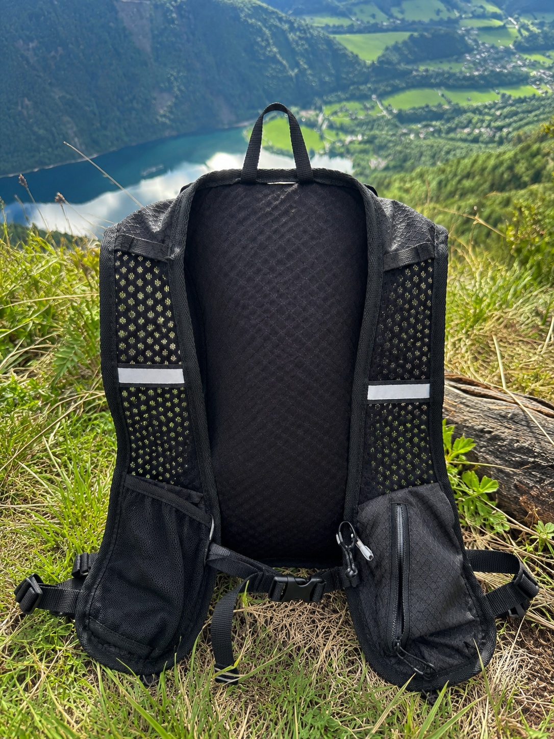 Berg Rucksack 5 Liter in schwarz in der Natur