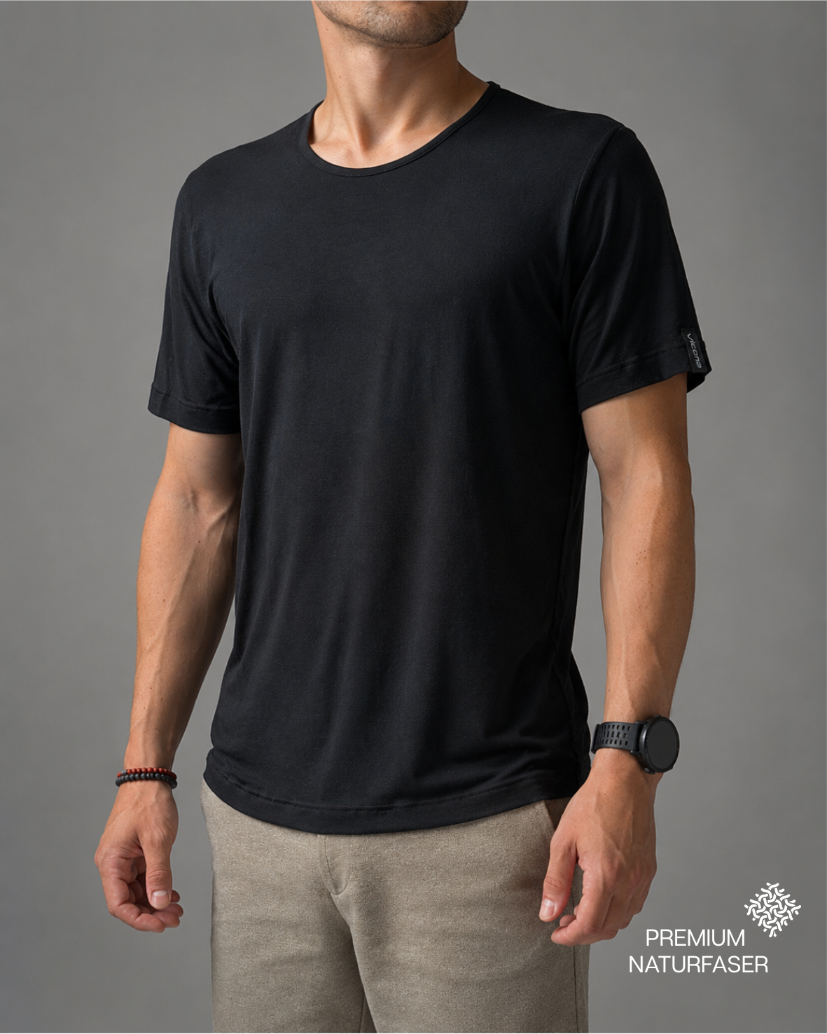 Modal Shirt in schwarz getragen von einem Herren