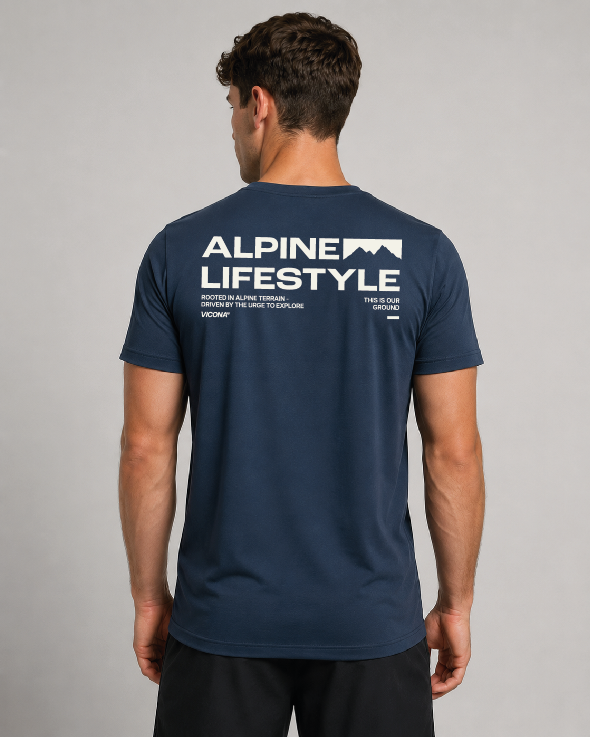 Leichtes Sportshirt für Herren in blau mit coolem Backprint